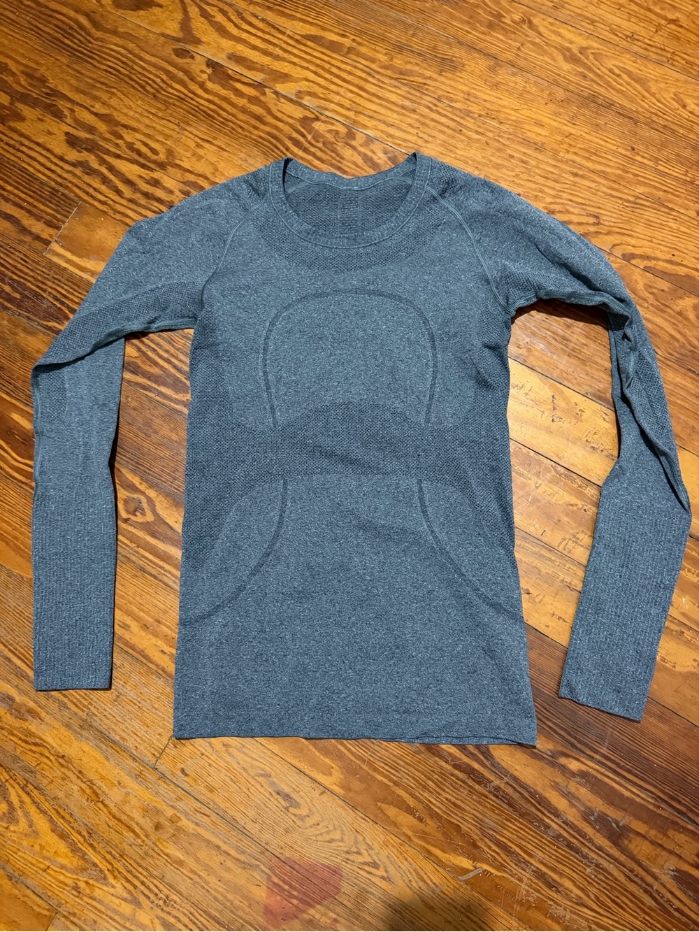 Lululemon Swiftly Tech LS size 6